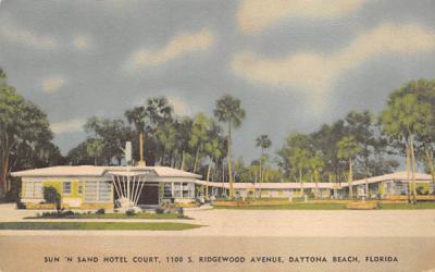 Sun 'N Sand Hotel Court Daytona Beach, Florida Postcard