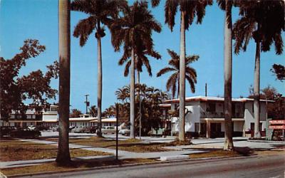 Palmland Hotel Court on the Caloosahatchee River Fort Myers, Florida Postcard