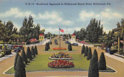 Boulvard Approach to Hollywood Beach Hotel Florida Postcard