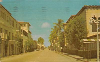 Looking East on Famous Worth Ave Palm Beach, Florida Postcard