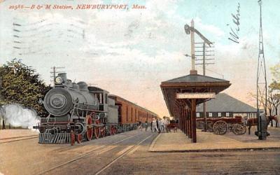 B & M Station Newburyport, Massachusetts Postcard