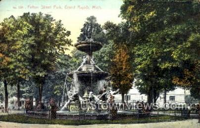 Fulton Street Park - Grand Rapids, Michigan MI Postcard