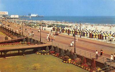 Boardwalk beach & the Atlantic Ocean Atlantic City, New Jersey Postcard