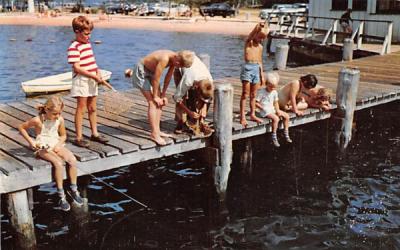 Crabbing in  the Toms River Beachwood, New Jersey Postcard