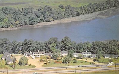 River Front Rest Motel Bordentown, New Jersey Postcard