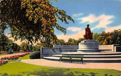 Entrance to Lincoln Park showing Lincoln Statue Jersey City, New Jersey Postcard