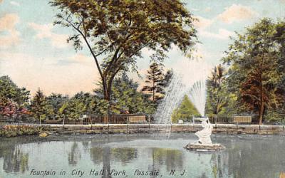 Fountain in City Hall Park Passaic, New Jersey Postcard