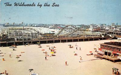 Beach and Hunt's Pier Wildwood, New Jersey Postcard