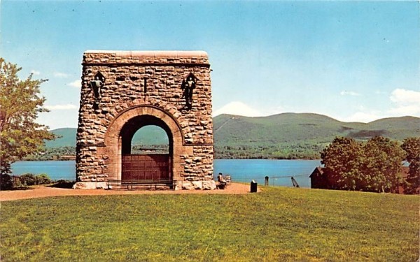 Monument Newburgh, New York Postcard