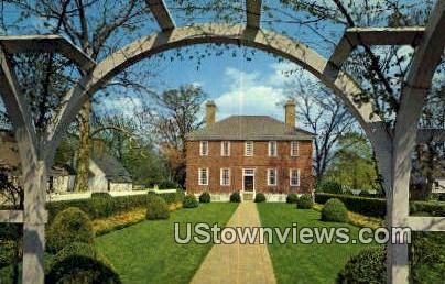 Wythe House Garden  - Williamsburg, Virginia VA Postcard