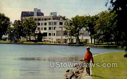 Roger Williams Inn & Pillsbury Hall - Green Lake, Wisconsin WI Postcard