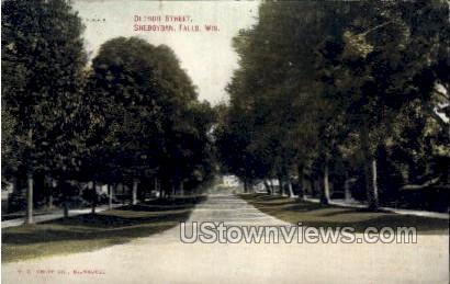 Detroit Street  - Sheboygan, Wisconsin WI Postcard